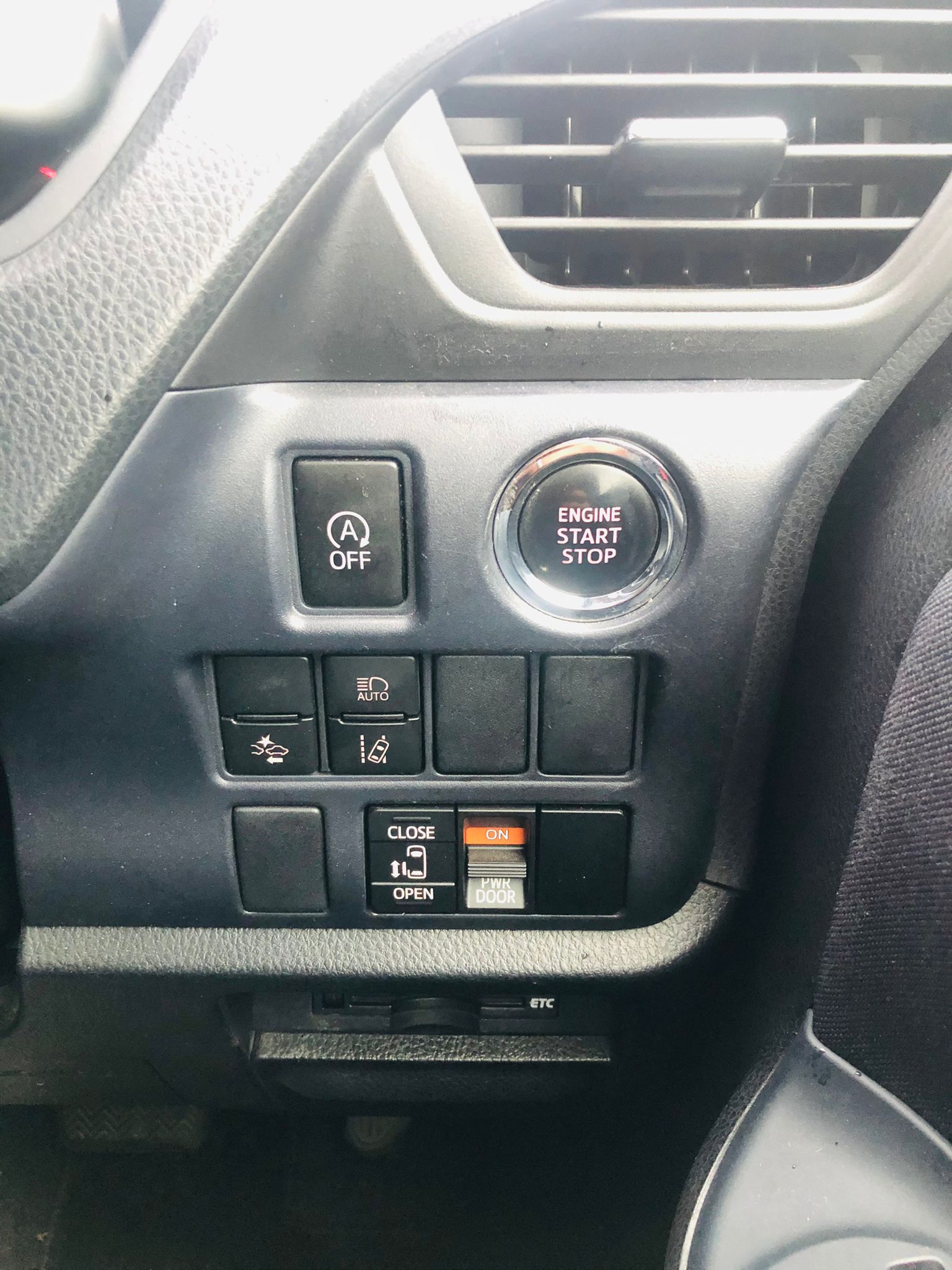 2016 TOYOTA NOAH SI